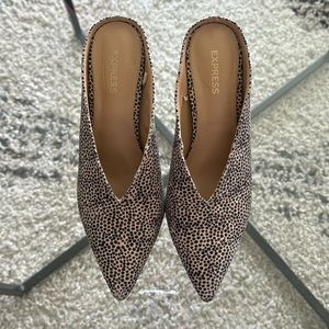 EXPRESS LOW HEEL MULE/SLIDES (6)